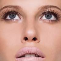 Pourquoi cette nouvelle tendance beauté pour avoir des cils parfaits est dangereuse