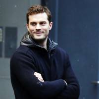 Jamie Dornan : sexy sur le tournage de Fifty Shades Darker avec Dakota Johnson (photos)