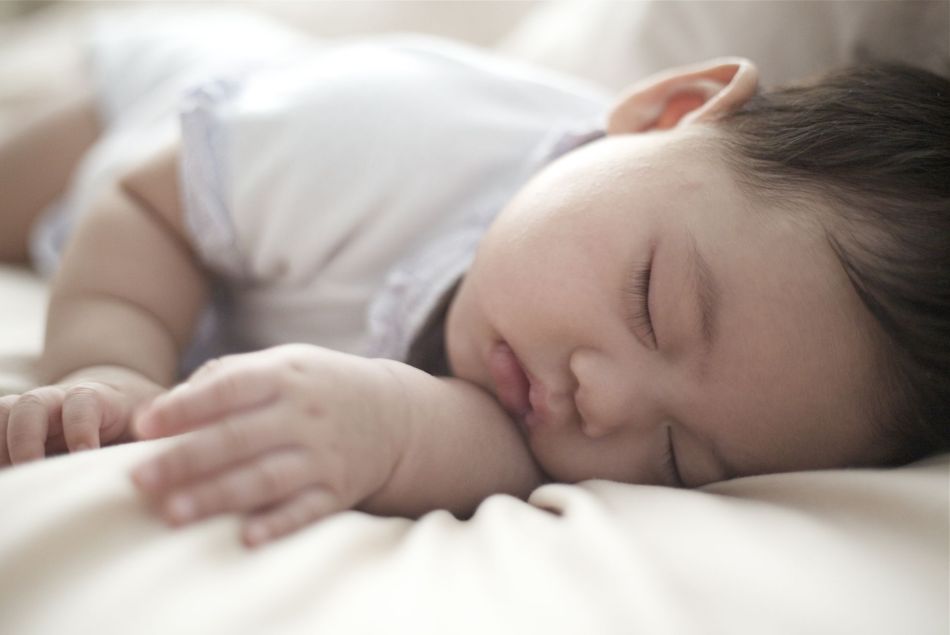 Comment surveiller un bébé qui dort avec un smartphone