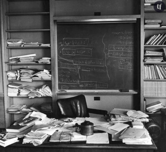 Le désordre encourage la créativité: le bureau d'Albert Einstein