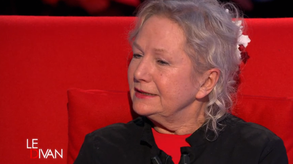 Le Divan de Marc-Olivier Fogiel : la styliste Agnès b. se confie sur France 3 Replay / Pluzz