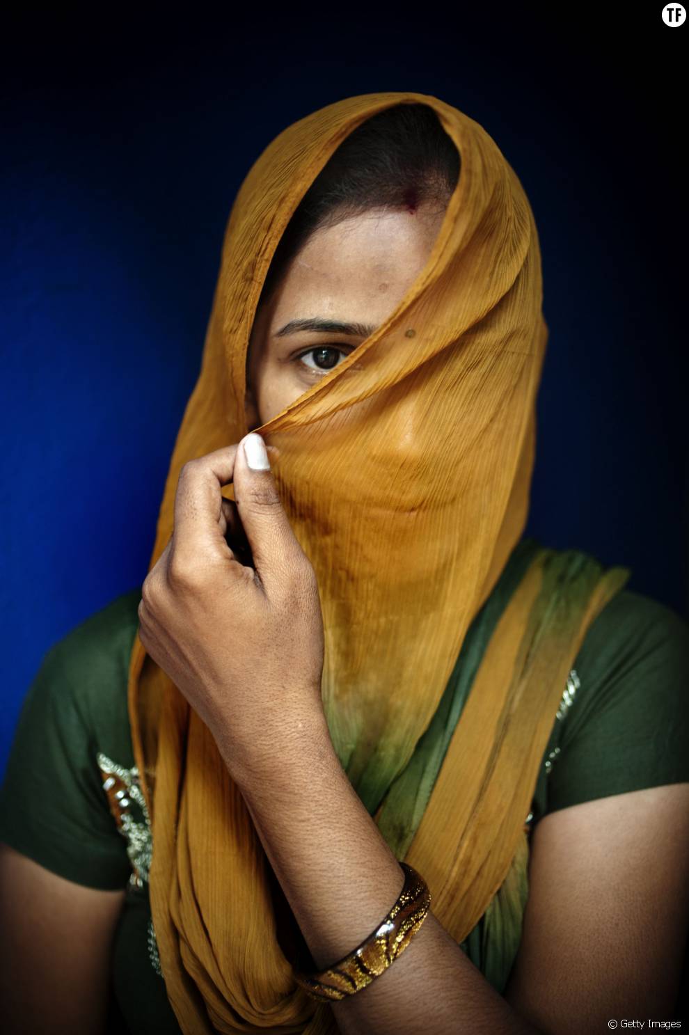 Une donneuse d&#039;ovocytes indienne qui dissimule son visage pour ne pas être reconnue