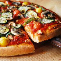 6 astuces gourmandes pour upgrader une pizza surgelée