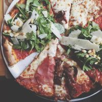 Voici la meilleure façon de découper une pizza (selon la science)