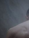 Jamie Dornan nu sous la douche pour la série The Fall