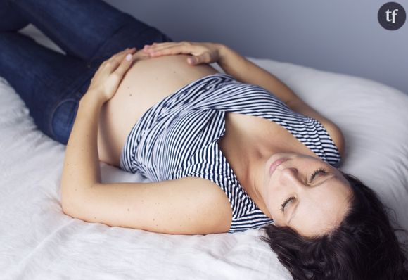 Enceinte ? Voici de quel côté il vaut mieux dormir