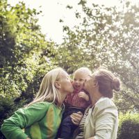 PMA : le CCNE favorable à l'ouverture aux couples de femmes et aux femmes célibataires