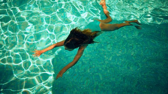 L'eau de cette piscine a l'air douteuse mais c'est pour une bonne raison