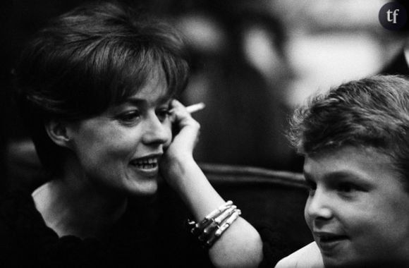 Jeanne Moreau et son fils Jerome à la première de Moscow Circus à Paris en 1963. 