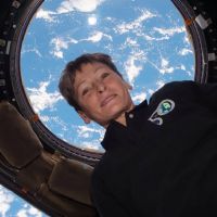 L'astronaute à être restée le plus longtemps dans l'espace est une femme