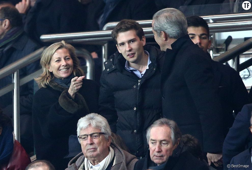  Claire Chazal avec son fils François Poivre d&#039;Arvor lors du match PSG-Chelsea au Parc des Princes, le 17 février 2015.  