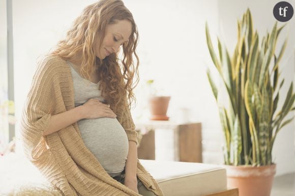 

Cette nouvelle tendance dangereuse chez les jeunes mamans pourrait blesser les nouveaux-nés



