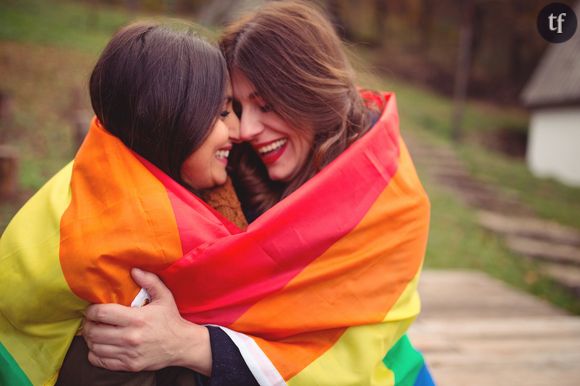 Photo d'illustration montrant un couple lesbien.