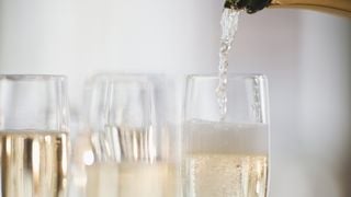 L'étonnante astuce pour faire pétiller un champagne éventé