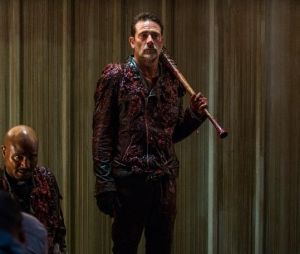 The Walking Dead Saison 6: la première photo de Negan avec sa batte  (Lucille) dévoilée! - MCE TV