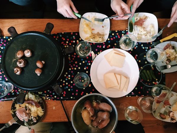 Raclette Quelle Quantité De Fromage Et De Charcuterie Par Personne Terrafemina 