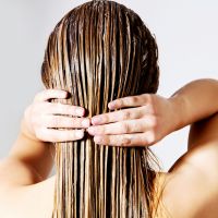 5 idées de coiffures wet hair canons