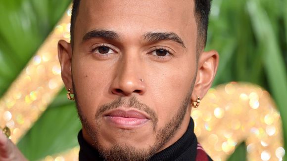 Lewis Hamilton s'excuse après s'être moqué de son neveu déguisé en princesse