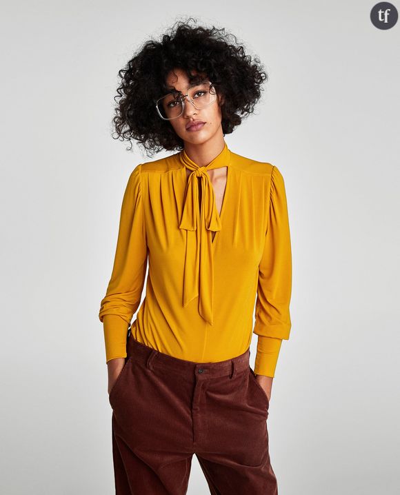 Blouse Zara ocre avec col à noeud