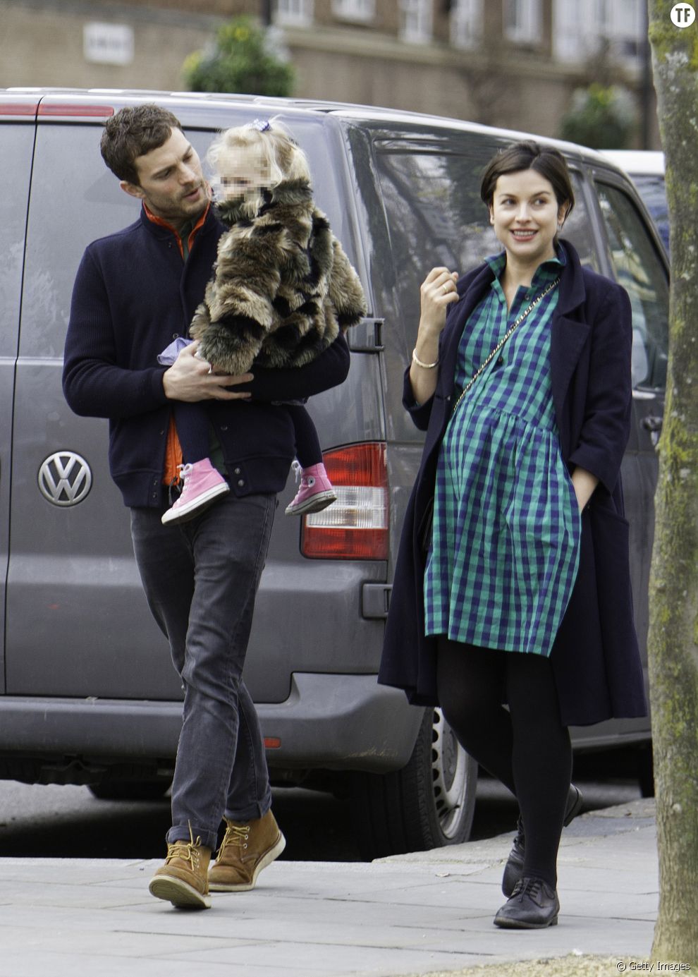 Jamie Dornan, sa femme Amelia Warner enceinte et leur fille Dulcie en février 2016 à Londres