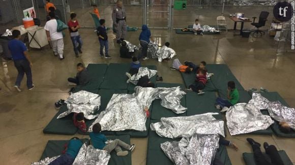 Photo fournie par les douanes américaines d'enfants en cage à la frontière mexicaine