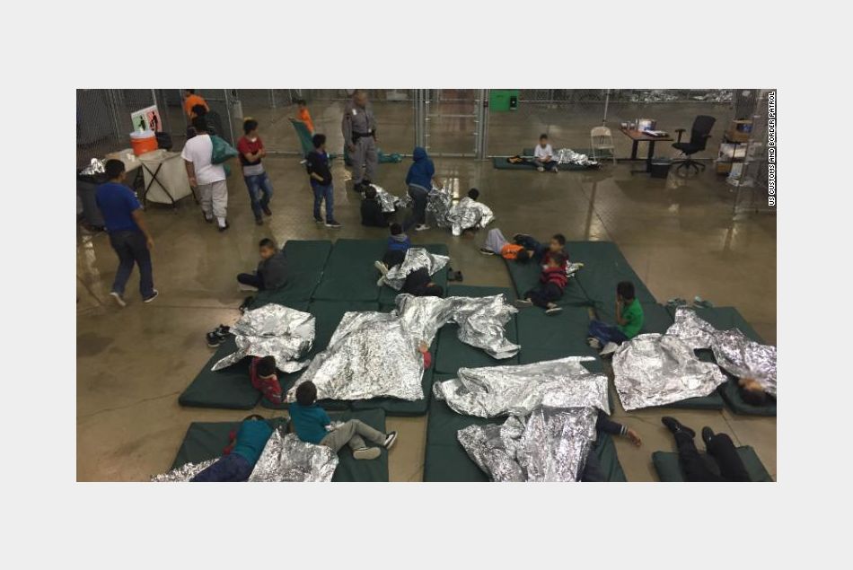 Photo fournie par les douanes américaines d'enfants en cage à la frontière mexicaine