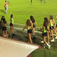 Un club de foot italien utilise des mineures en short comme ramasseuses de balles