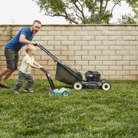 Les parents "tondeuse à gazon" sont-ils dangereux pour la nouvelle génération ?