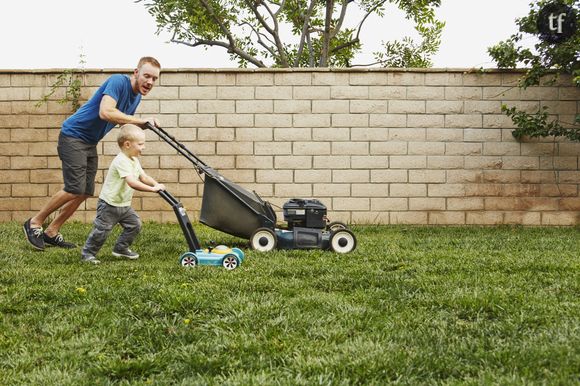 Les parents "tondeurs de gazon" sont-ils inquiétants pour la nouvelle génération ?