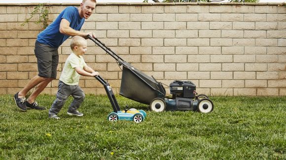 Les parents "tondeuse à gazon" sont-ils dangereux pour la nouvelle génération ?