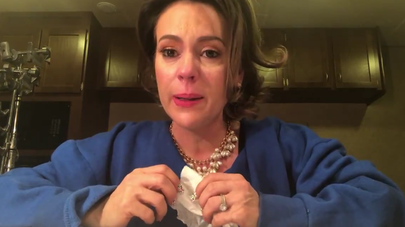 "Que tu n'aies jamais à dire #MeToo" : la vidéo d'Alyssa Milano à sa fille