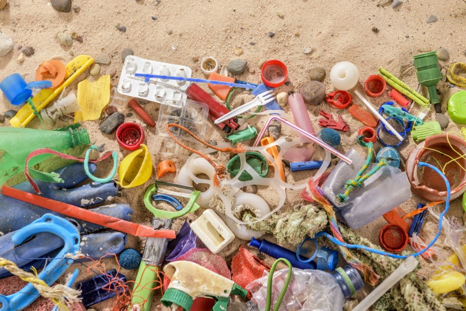 Des déchets plastiques retrouvés dans des excréments humains