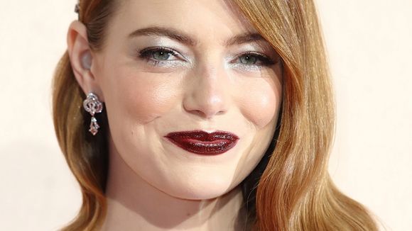 "Mes organes se sont déplacés !" : Emma Stone raconte son expérience du corset