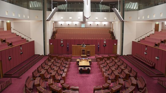 Pour attaquer l'avortement, ce sénateur australien veut devenir une femme