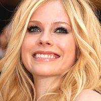 Avril Lavigne agressée : "La violence n'est pas une solution"