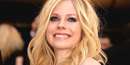 Avril Lavigne agressée : "La violence n'est pas une solution"