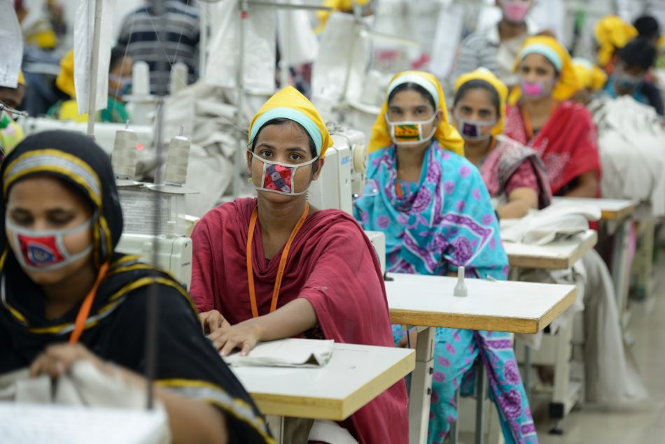 Des ouvrières d'une usine textile de Dhaka au Bangladesh en 2015