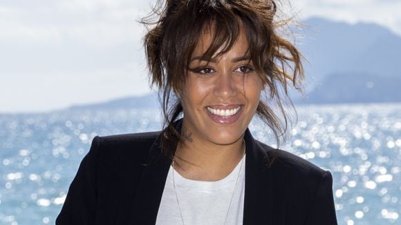 Amel Bent tacle les commentaires grossophobes sur les réseaux sociaux