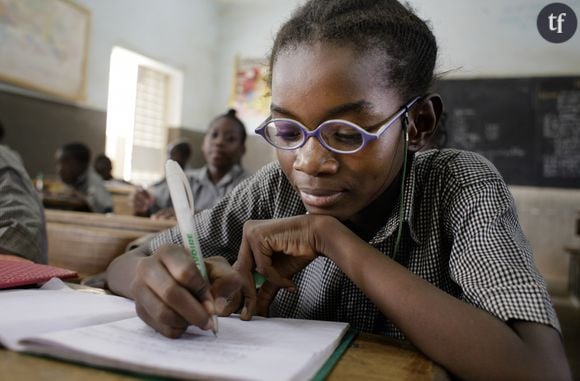 Une écolière en classe à Fada N'gourma au Burkina Faso.