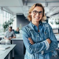 "Recrutez une femme, faites des économies" : la pub pour sensibiliser aux inégalités salariales