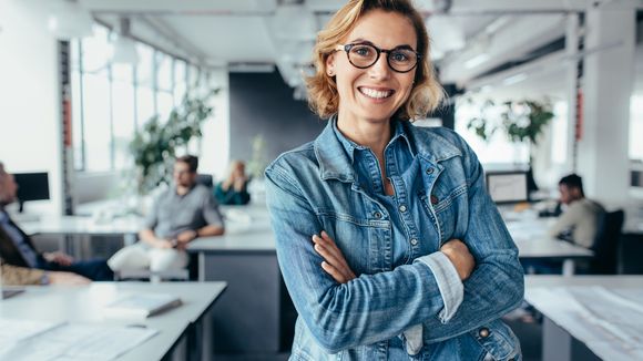 "Recrutez une femme, faites des économies" : la pub pour sensibiliser aux inégalités salariales