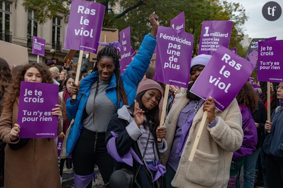 Les slogans puissants et féministes de la marche #NousToutes.