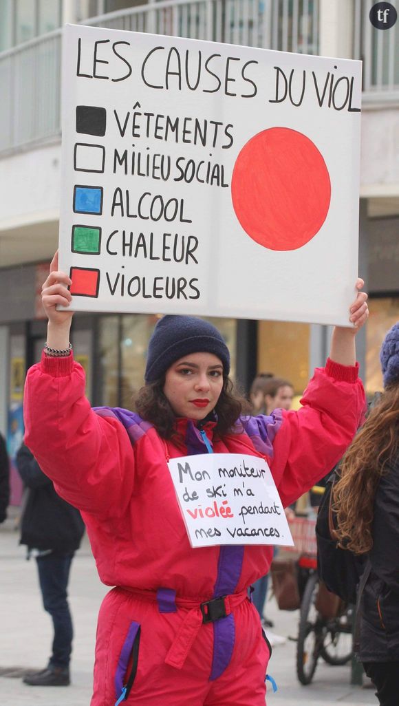 "Tu étais habillée comment", action du collectif Soeurcières de Caen 