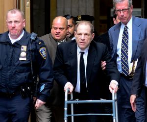 Condamné à 23 ans de prison, Harvey Weinstein exprime ses "remords"