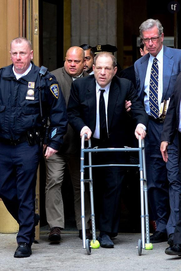 Harvey Weinstein à la sortie du tribunal à New York le premier jour de son procès pour agression sexuelle le 6 janvier 2020.