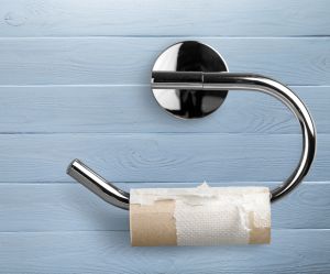 Cette campagne fait payer le PQ aux hommes, comme les femmes pour les tampons