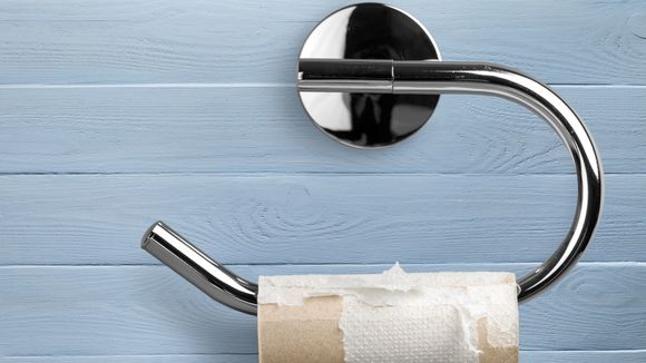 Cette campagne fait payer le PQ aux hommes, comme les femmes pour les tampons