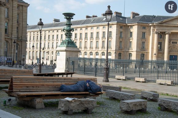 Personne SDF pendant le confinement près du Panthéon à Paris, 19 mars 2020