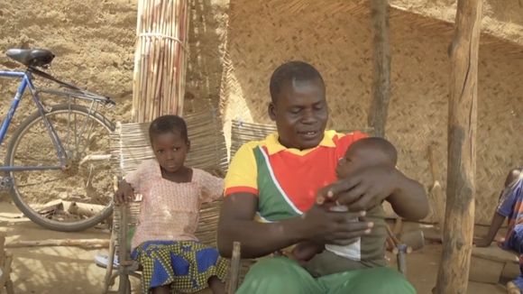 Des "écoles de maris" au Burkina Faso pour sensibiliser les hommes aux droits des femmes