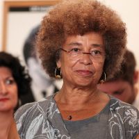 L'activiste iconique Angela Davis se lance dans la mode